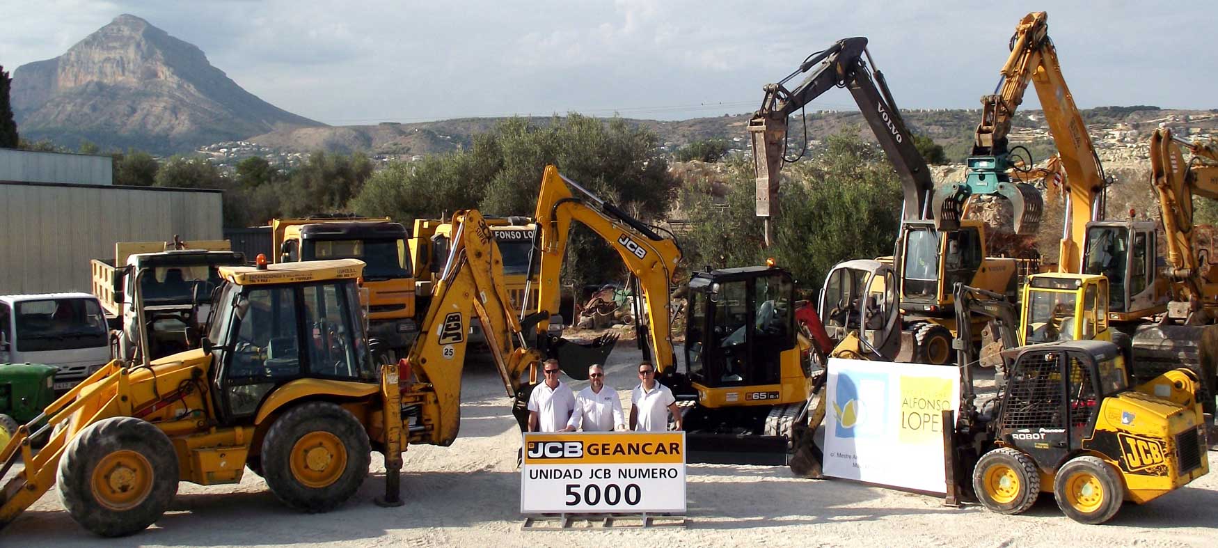 Entrega de la mquina 5.000 JCB en las instalaciones de Excavaciones Alfonso Lopez SL