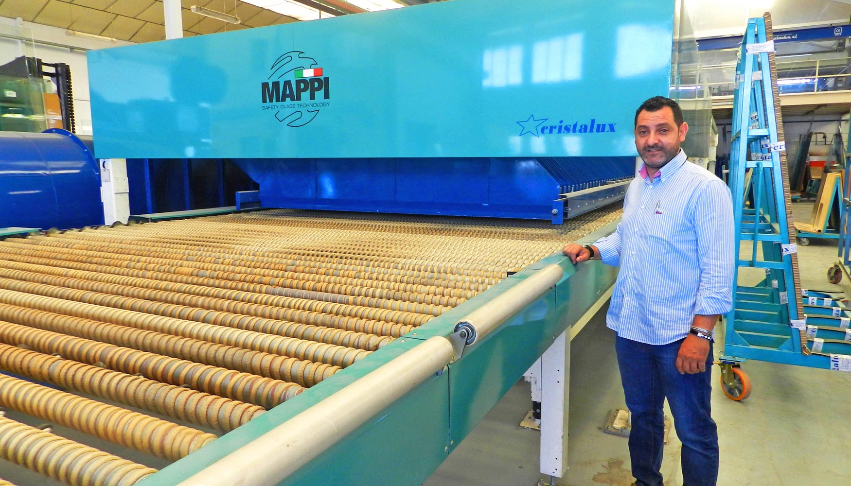 David Novillo, director de Cristalux, con el horno de templado ms grande de la Comunidad de Madrid, ubicado en sus instalaciones...