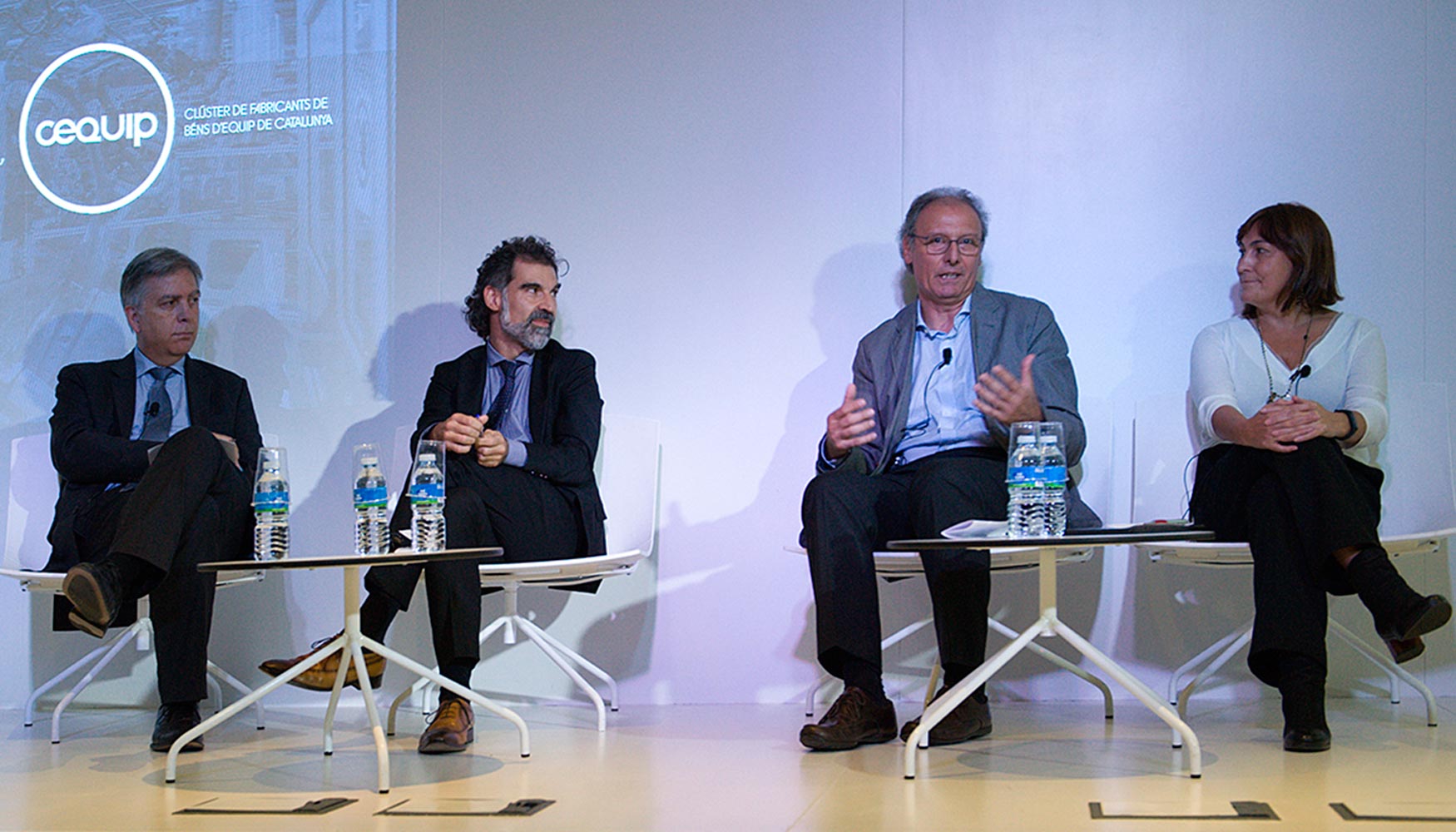 De izq. a dcha.: Pere Casals (Tecnium), Jordi Cuixart (Aranow), Jep Terrades (Hewlett Packard) y Montserrat Grima (ABB) durante la mesa redonda...