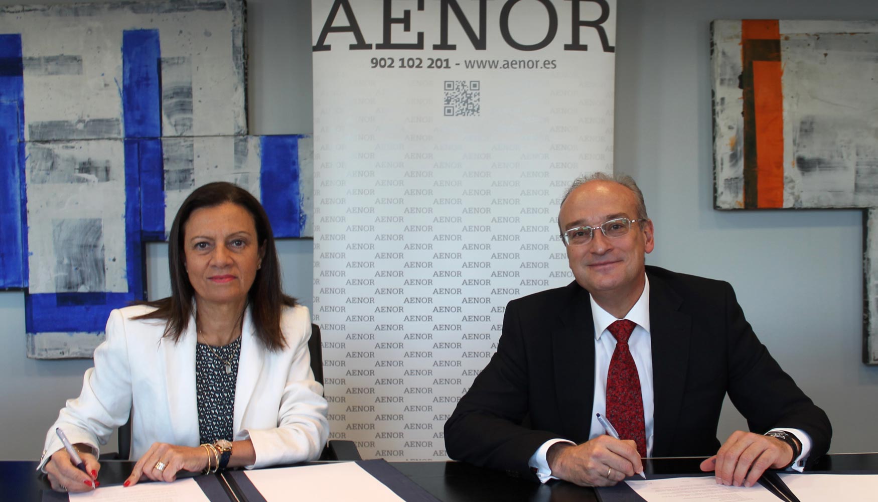 La directora Ggeneral de Afec, Pilar Bud, y el director general de Aenor, Avelino Brito, durante la firma del convenio de colaboracin...