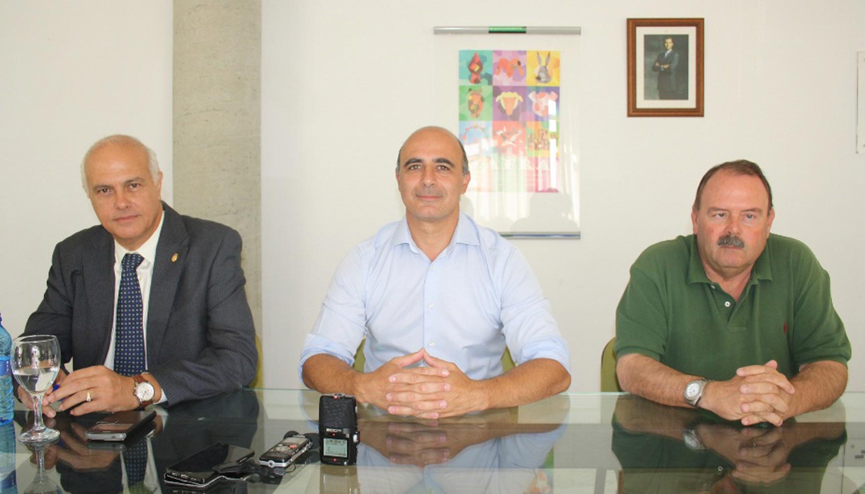 Jos Carlos, alcalde de Zafra y presidente de la Entidad Ferial, Santiago Malpica, comisario de Ferias, y Pedro Ramos...