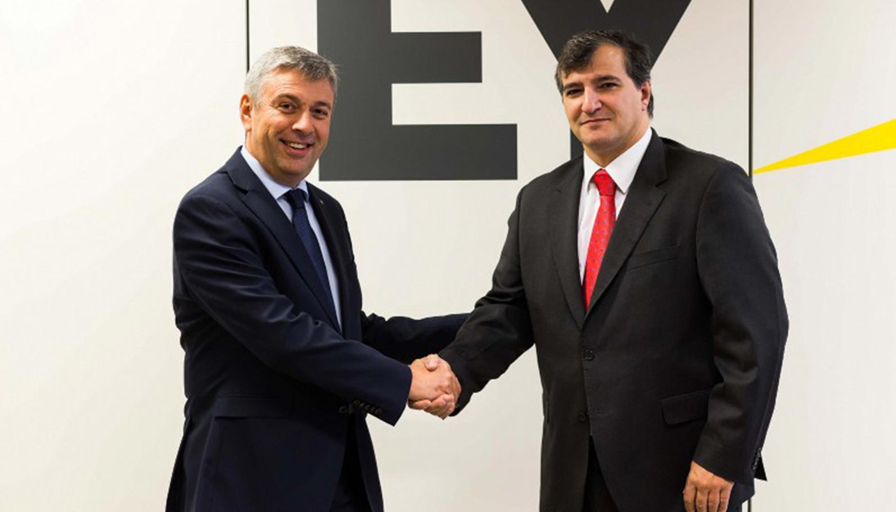 Jos� Luis Perelli (presidente de EY) y Man� Calvo (presidente de FIAB)