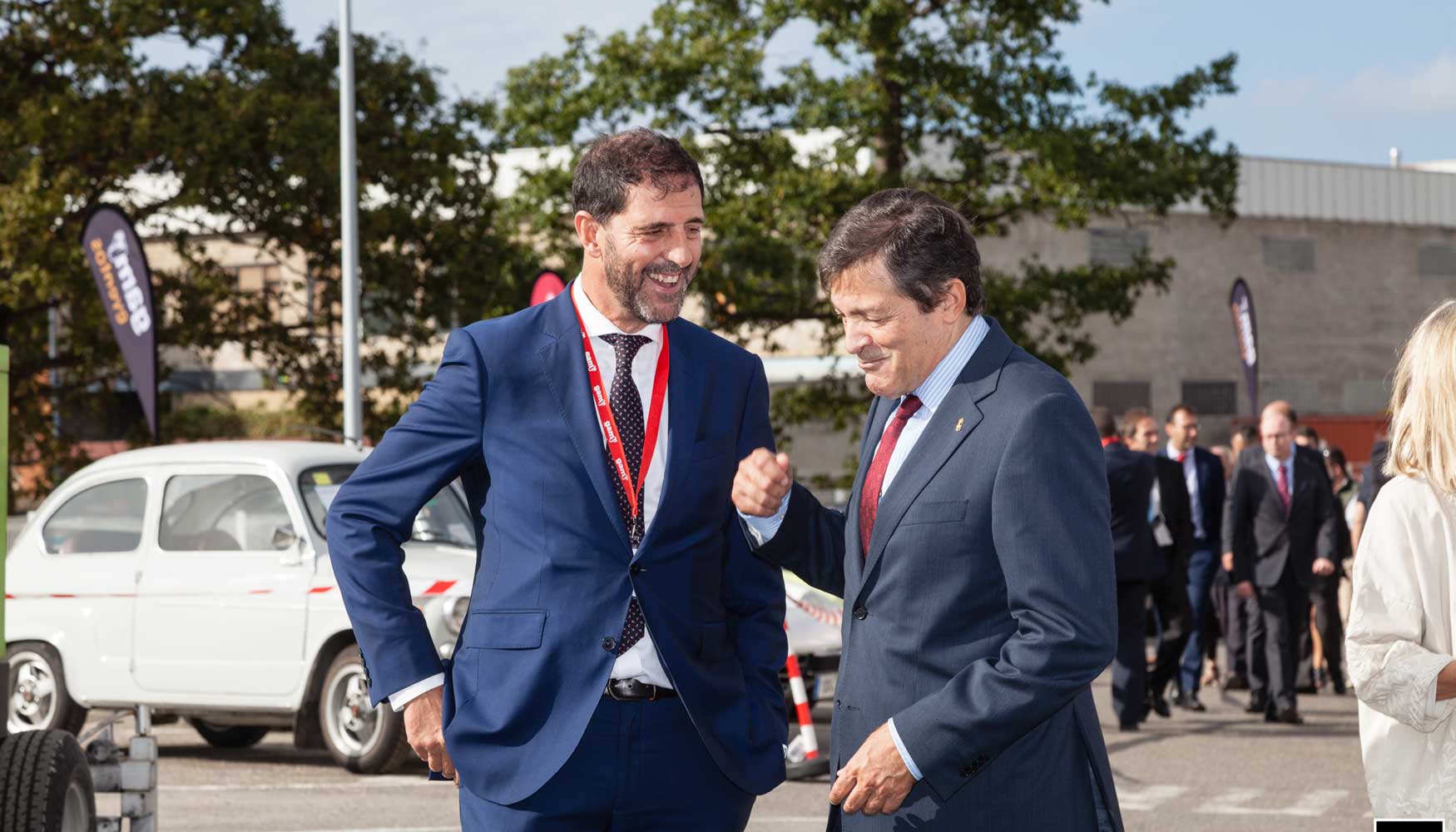Pedro Luis Fernndez, presidente de GAM (izquierda), junto a Javier Fernndez, presidente del Principado de Asturias...