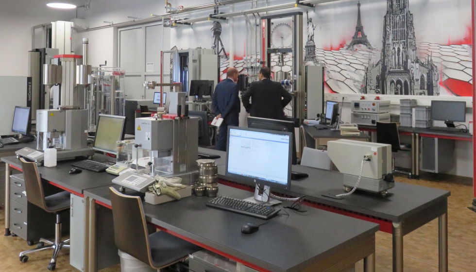 Nuevo laboratorio permanente recin inaugurado donde los clientes pueden conocer y probar las tecnologas y soluciones...