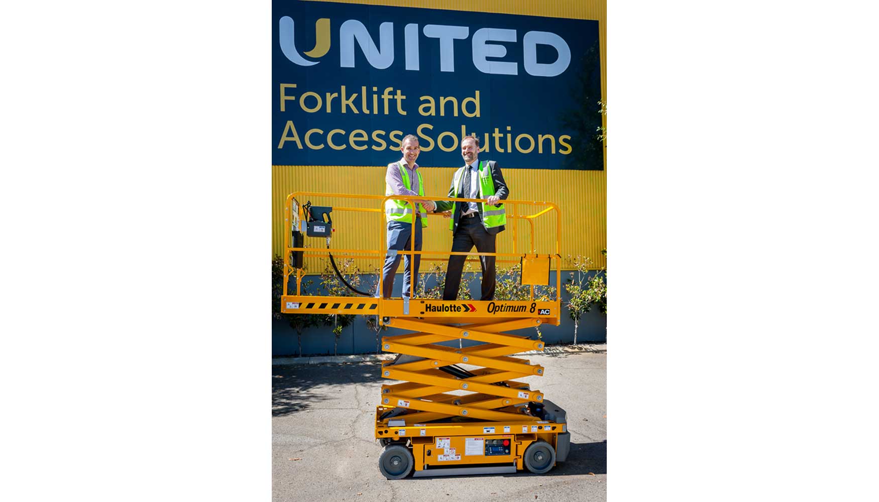 De izquierda a derecha: Keith Clarke, director de Haulotte Australia, y David Maxwell, CEO de United Forklift and Access Solutions...