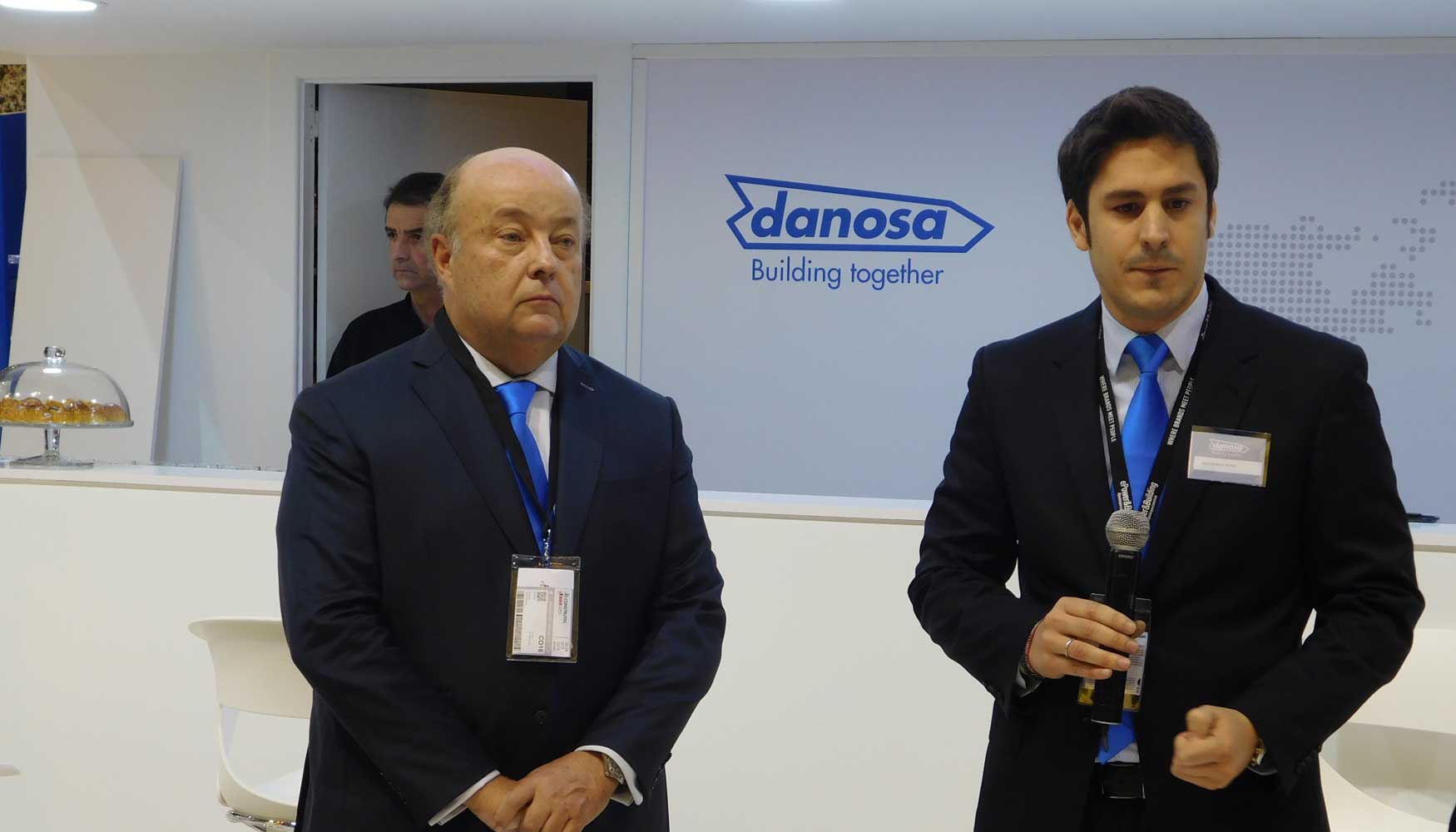 De izquierda a derecha: Manuel del Ro, presidente de Danosa, y Jos Manuel Rojas, director del Departamento Tcnico de Danosa...