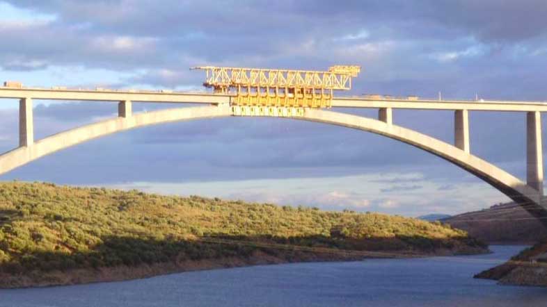 Construccin del viaducto de Almonte