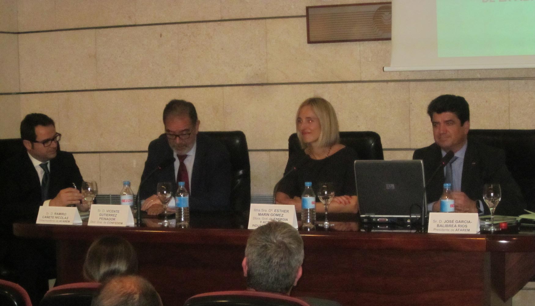 En el sal�n de izda. a dcha...