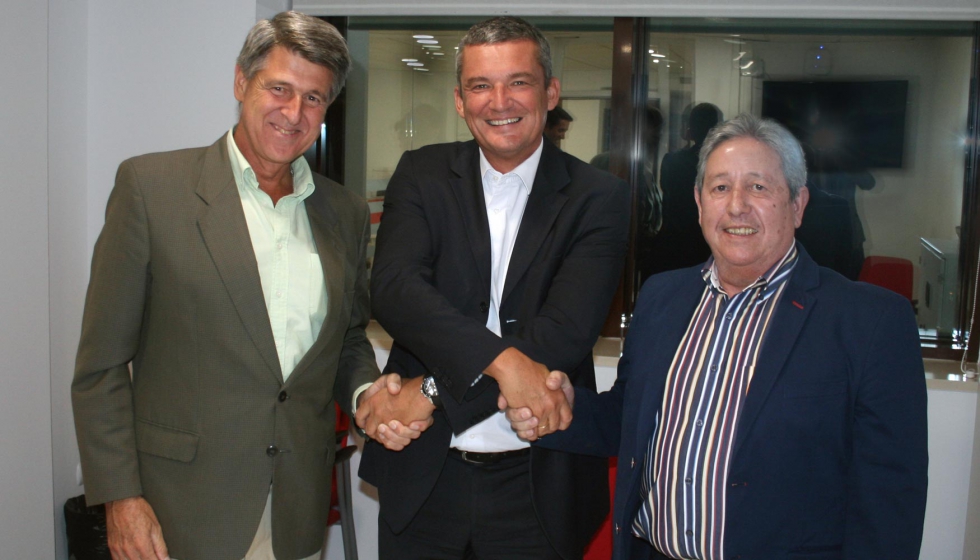 Rafael Snchez de Puerta, vicepresidente de Dcoop; Johan Vanhoren, director de Alfa Laval Iberica SA y Luis Bueno, ACB-servicio tcnico autorizado...