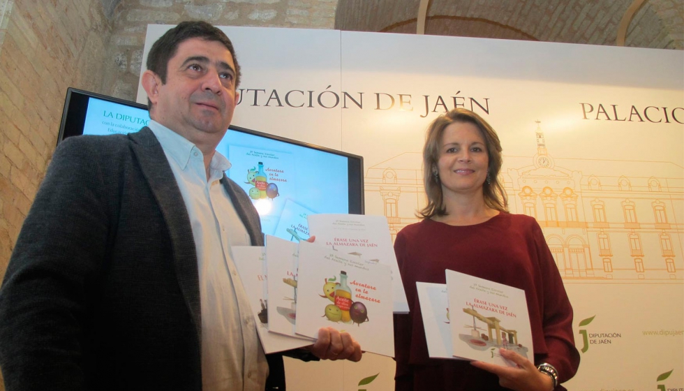 Francisco Reyes y Ana Cobo, con los libros editados