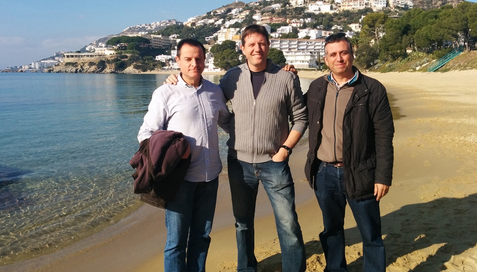 De izq. a dcha.: Enric Bolaño, Joan Pellicer y Josep Bofarull, los profesores de Tecnología responsables del proyecto Robotic Stadium...