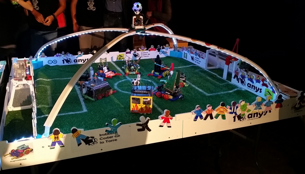 Figura 1: Diseño del estadio con los robots jugadores de futbol, porterías y cúpula