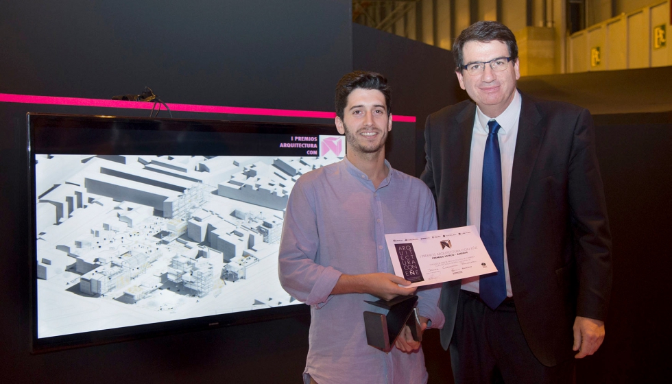 Primer Premio al Proyecto Fin de Carrera para Javier Coronado Palomero. El premio fue entregado por Giorgio Grillo, gerente de Deceuninck Ibrica...