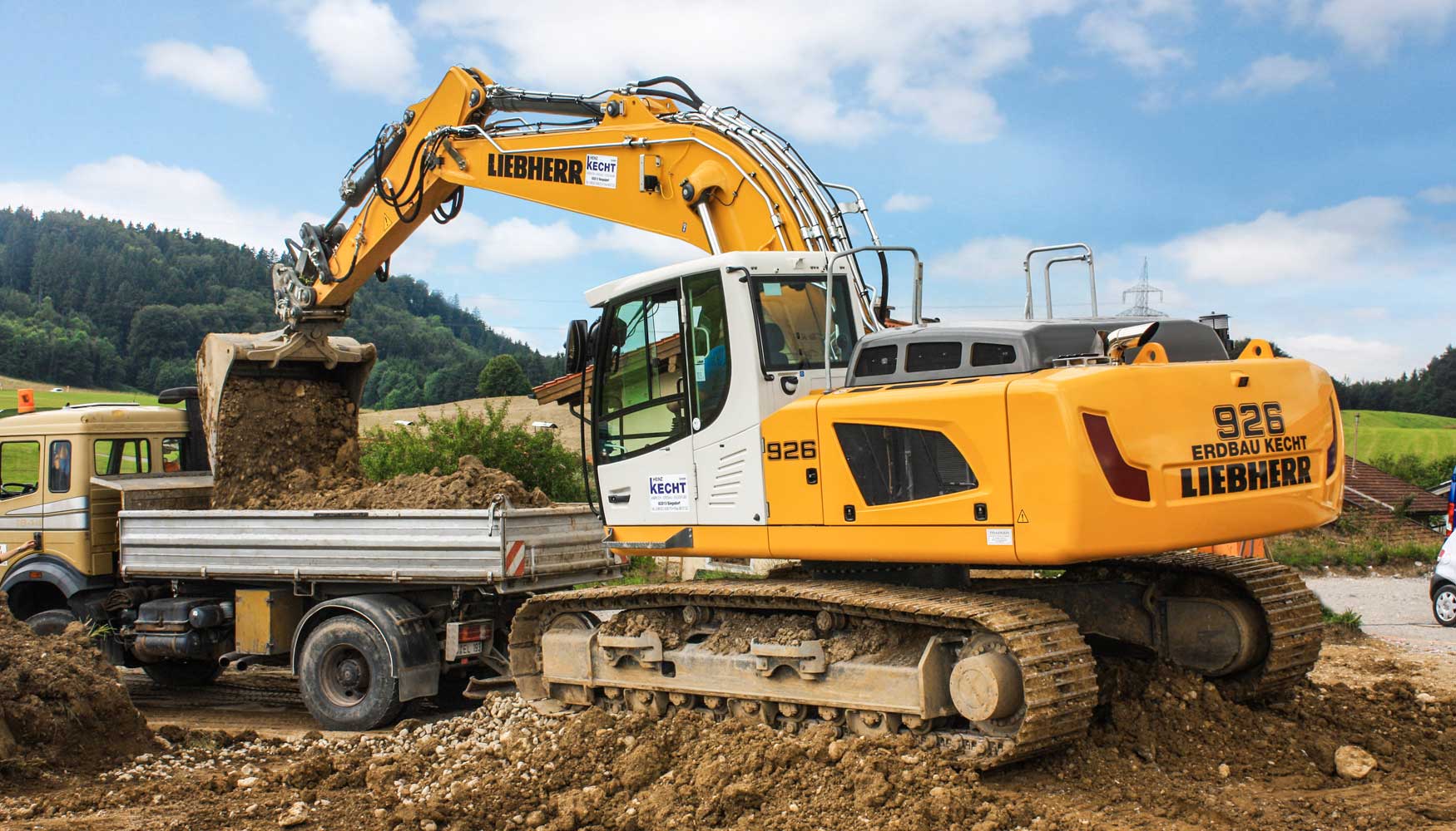 La excavadora sobre cadenas R 926 de Liebherr puede utilizarse en diferentes sectores...