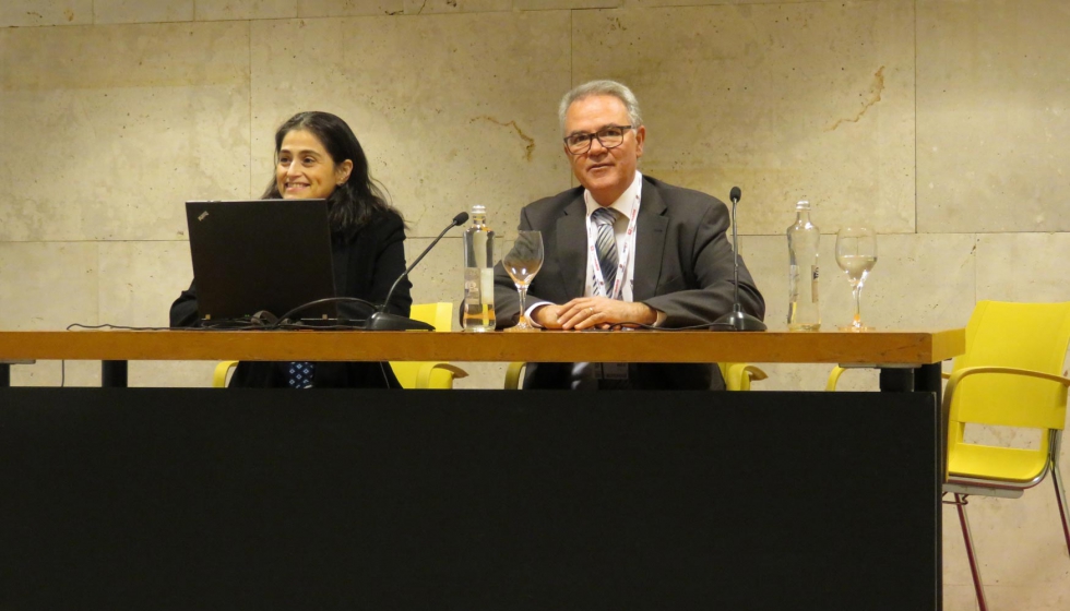 Pilar navarro junto a Josep Maria Sim, presidente de AIAS, durante la presentacin de Eurosurfas