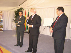 Jos Carlos Rodrguez, gerente del polgono, en el centro y a la izq, el alcalde Antonio Gutirrez Limones