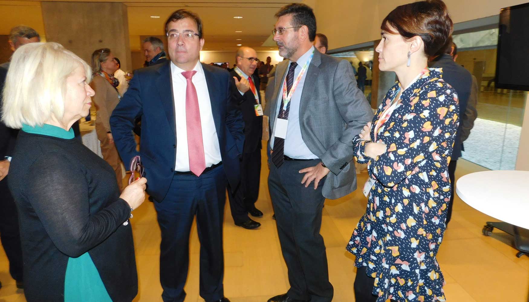 Visita del presidente de la Junta de Extremadura, Guillermo Fernndez Vara, al stand de SVAT