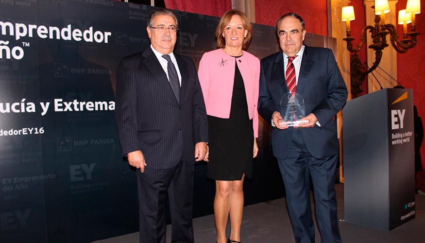 Carmen Ortiz, junto al empresario Antonio Luque y el ministro del Interior, Juan Ignacio Zoido