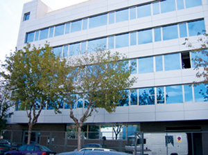 El edificio se encuentra en el centro de la poblaci�n