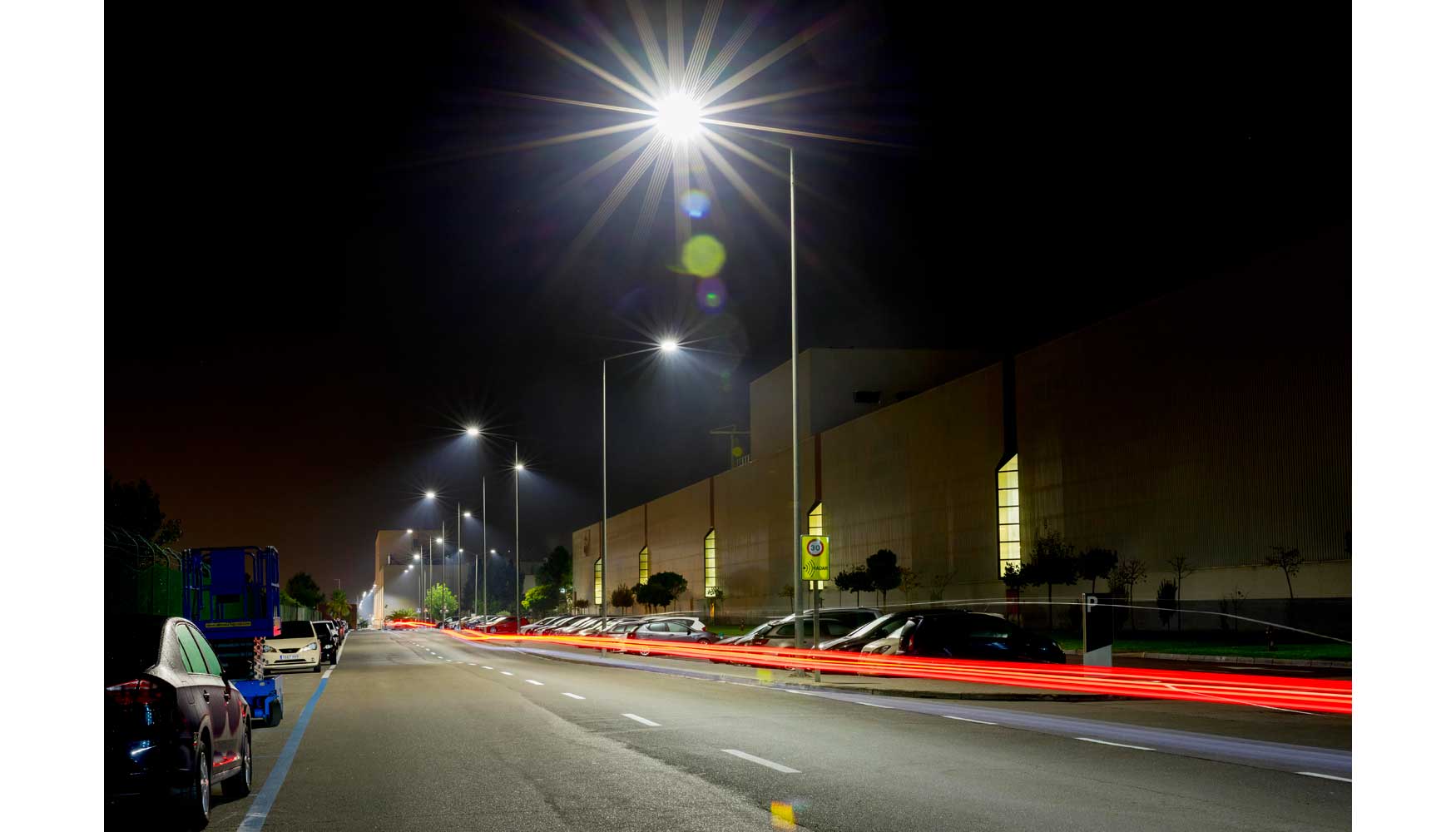 El proyecto incluye el cambio de la iluminacin de las calles internas de la fbrica y de los aparcamientos exteriores