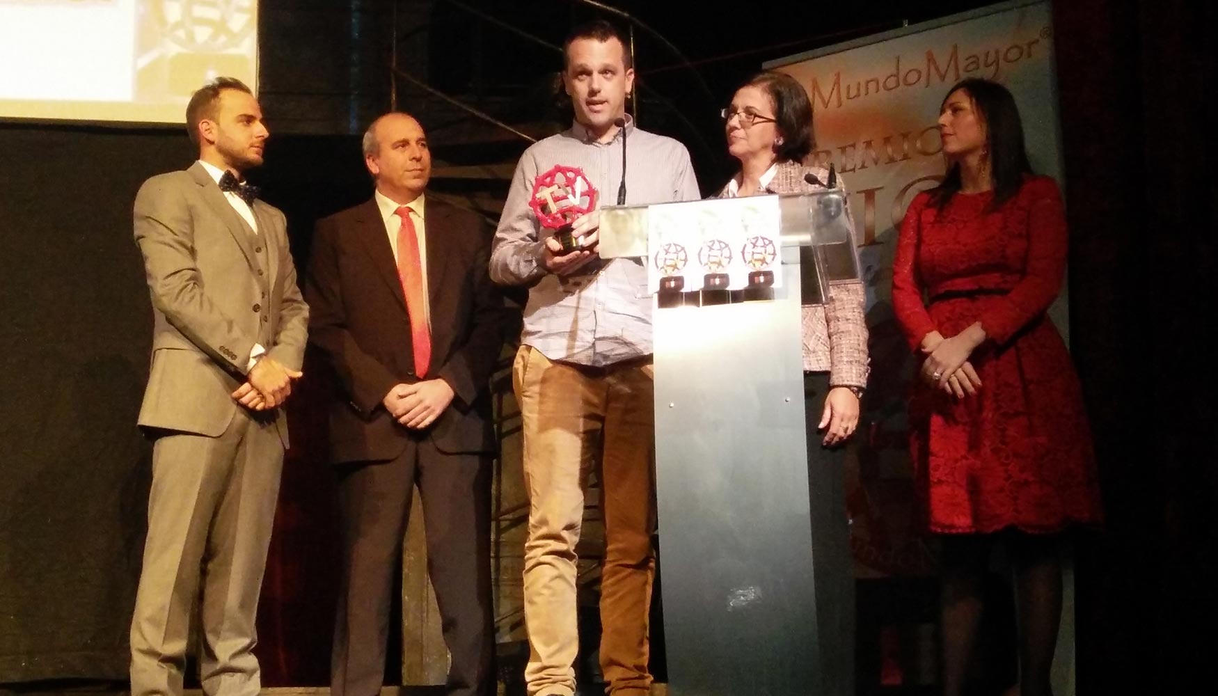 Manuel Gandarela, tcnico de thyssenkrupp Encasa, recogiendo el Premio NICO