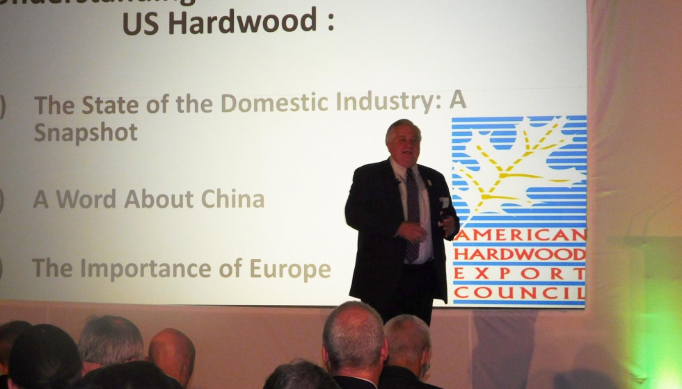 Michael Snow, director general de AHEC, durante su ponencia