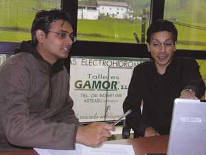 Rajan Kumar y ngel Francisco Benito, en las instalaciones de Gamor