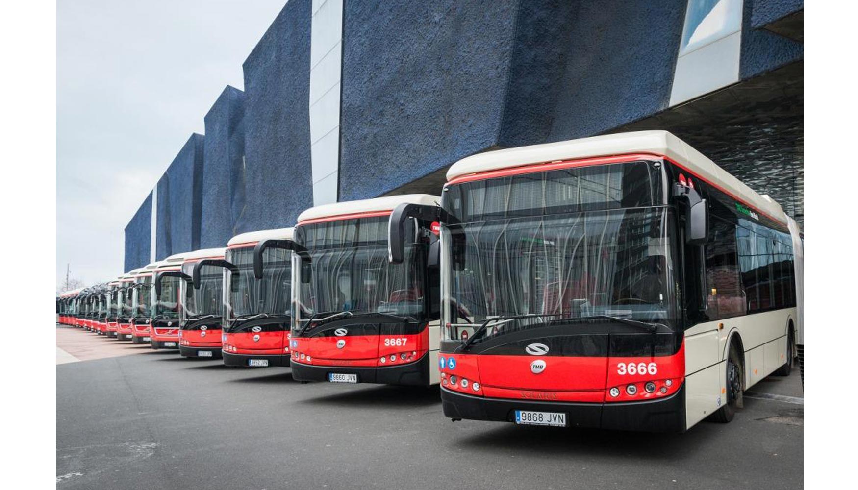 Autobuses hbridos en la presentacin en el Frum. Fuente: Pep Herrero (TMB)