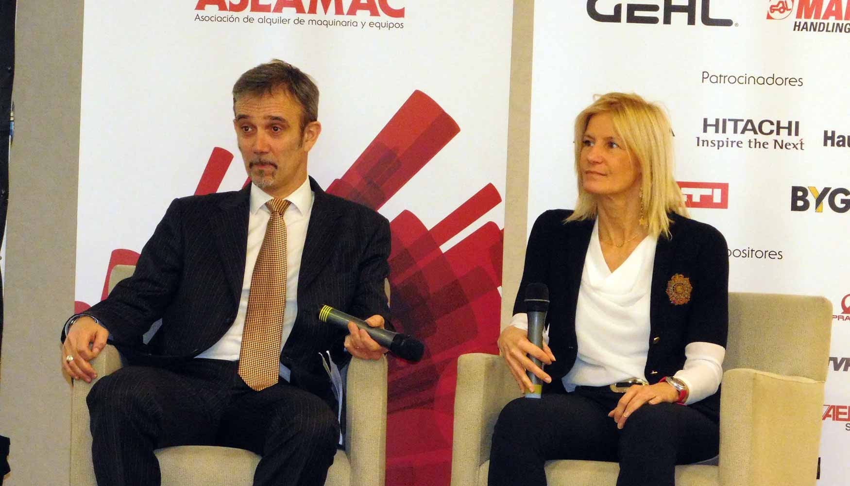 Herv Rebollo, de la asociacin francesa DLR, y Marzia Giusto, de la asociacin italiana Assonolo y directora general de Nacanco...