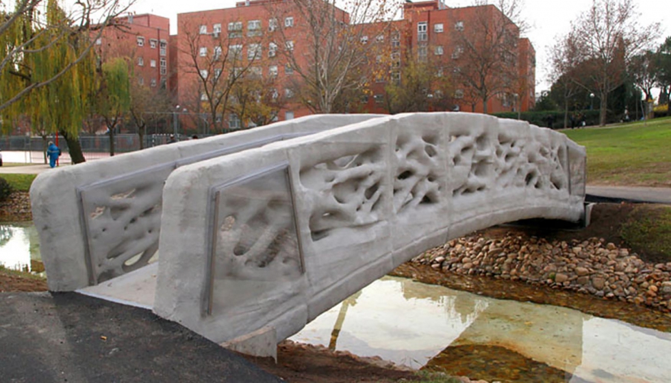El puente peatonal impreso en 3D se encuentra en el parque Castilla-La Mancha de Alcobendas (Madrid)