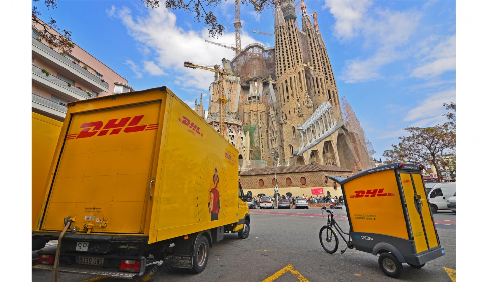 guisante Parecer El respeto DHL apuesta por la sostenibilidad con un servicio de entregas ecológicas en  bicicleta - Smart Cities
