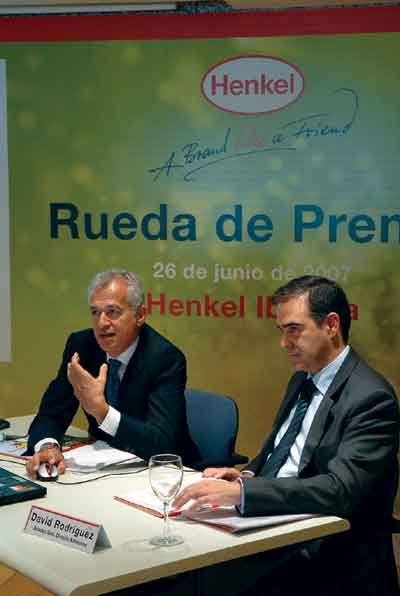 Momento de la rueda de prensa para hablar de los resultados de Henkel en 2006