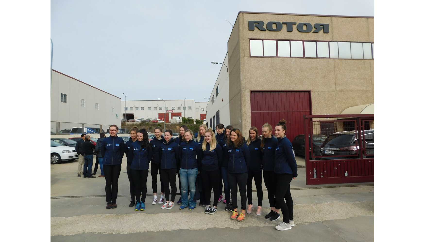 Visita a las instalaciones de Rotor de las integrantes del equipo WNT Pro Cycling