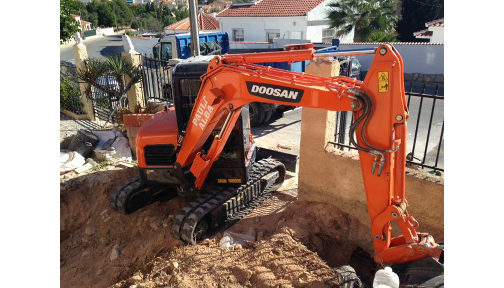La midi excavadora Doosan DX62R-3 permite acceder a zonas imposibles para equipos mayores