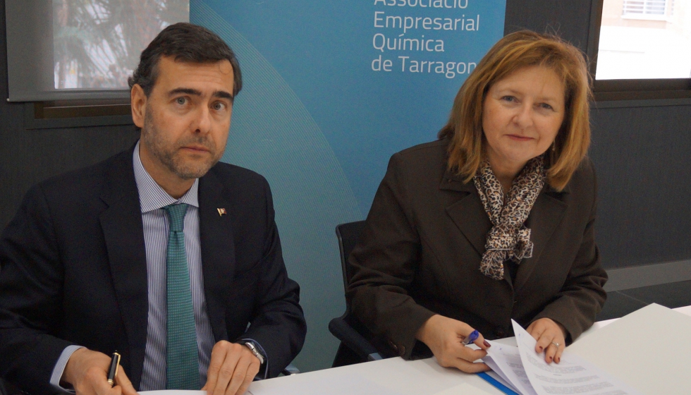 Carlos Arola, director general del Grupo Arola, y Teresa Pallars, directora general de la AEQT, firmaron el acuerdo de colaboracin...