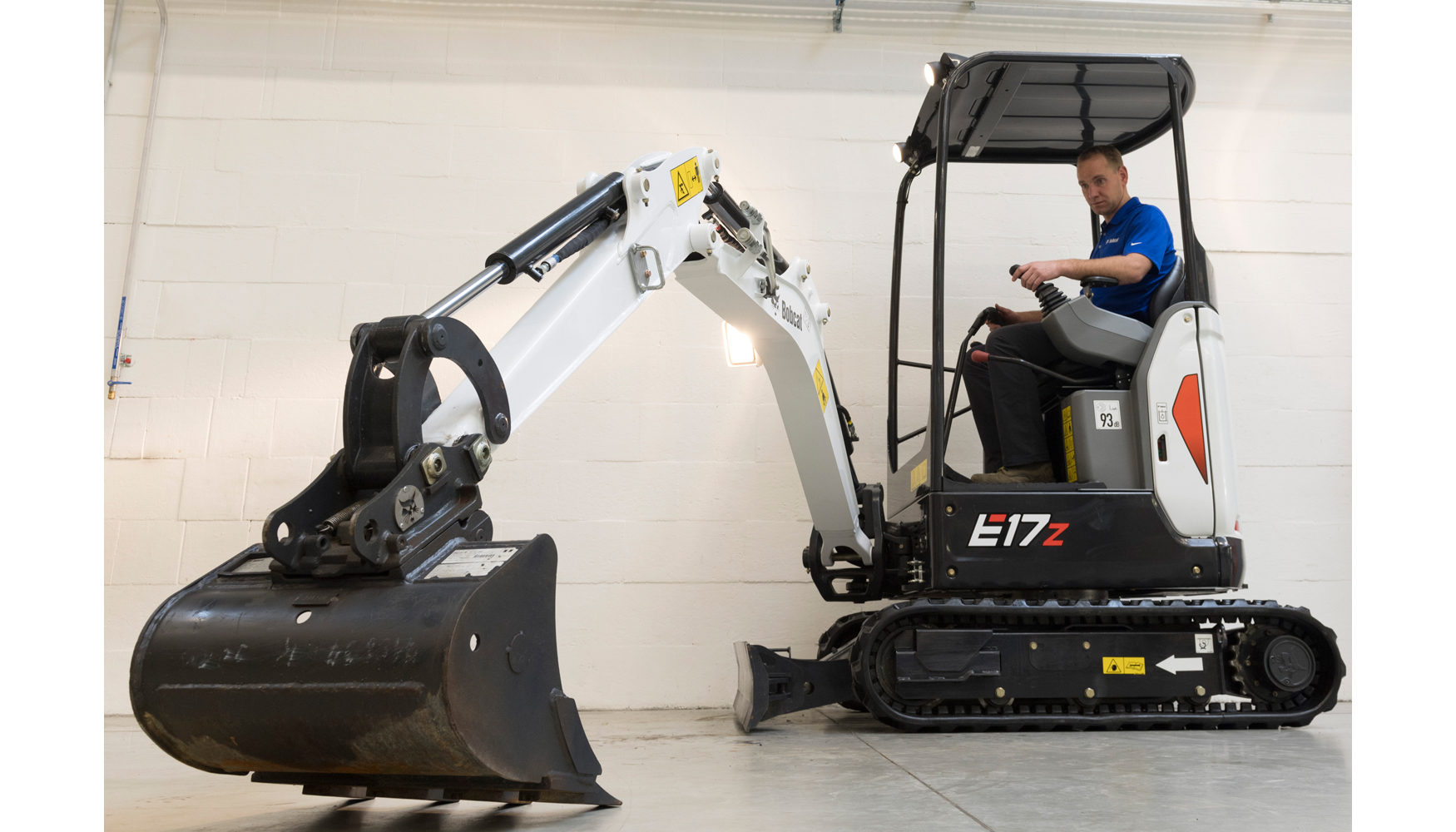 Nueva excavadora E17Z de Bobcat con giro de voladizo cero