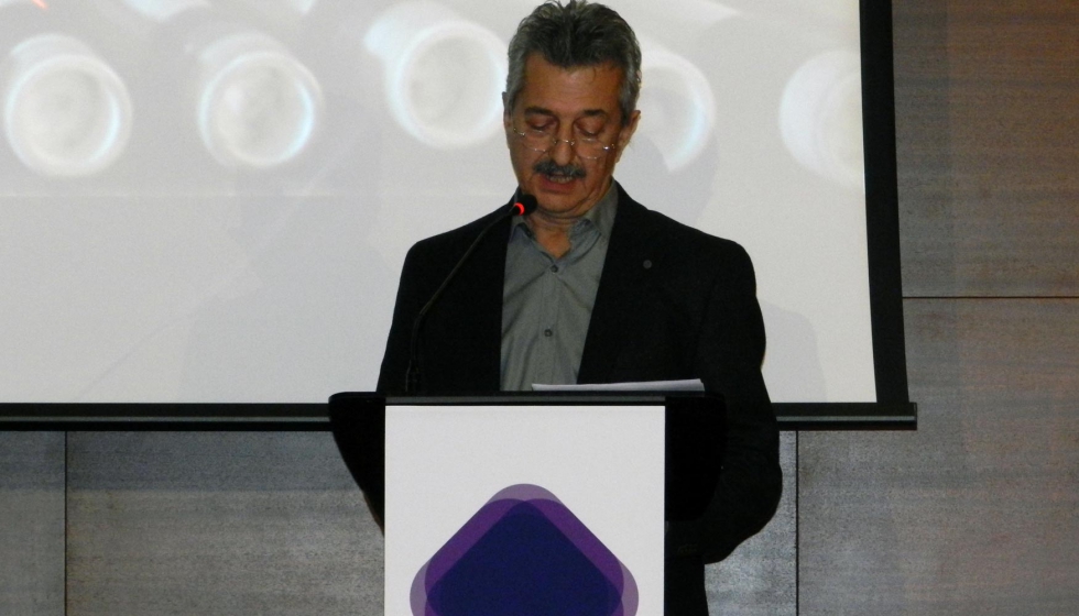 Javier Mira, responsable del rea de Hbitat del ITC, presentando el Informe de Tendencias Cermicas 2017-2018