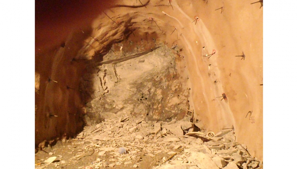 Figura 3: Estallido de roca en el frente de excavacin del tnel Conduccin