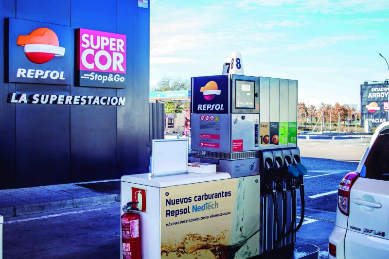 Gespevesa es una sociedad constituida y participada al 50% por Repsol y El Corte Ingls que gestiona una red de cerca de 40 estaciones de servicio...