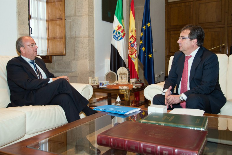 El presidente de la Junta de Extremadura, Guillermo Fernndez Vara, se rene con el presidente del Grupo Parlamentario Popular, Jos Antonio Monago...