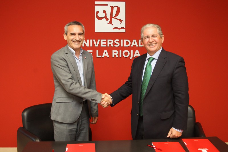 El presidente del Grupo CLH, Jos Luis Lpez de Silanes, y el rector de la Universidad de la Rioja, Julio Rubio Garca...