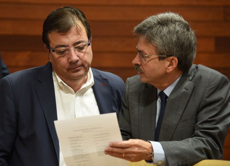 El presidente de la Junta de Extremadura, Guillermo Fernndez Vara, en la sesin plenaria de la Asamblea de Extremadura del pasado 9 de junio...