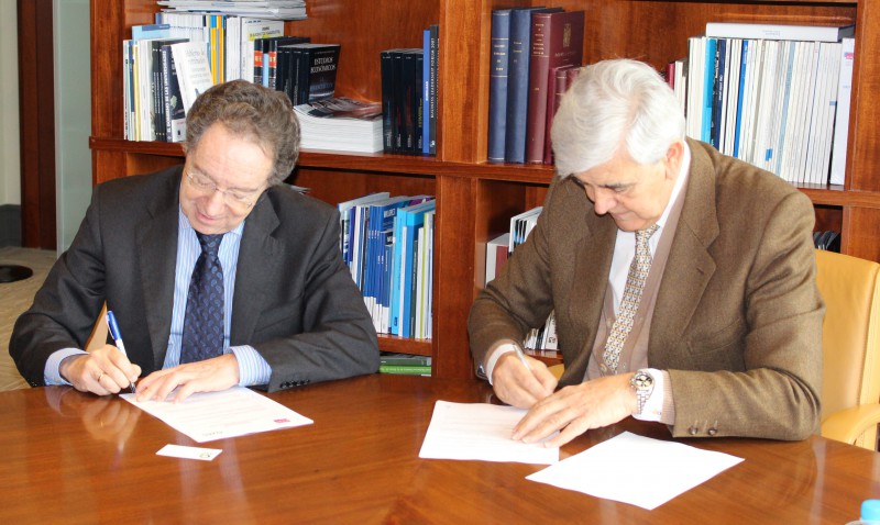 El director general de CLH, Salvador Guilln, y el presidente de la AEC, Miguel Udaondo, suscribieron el acuerdo