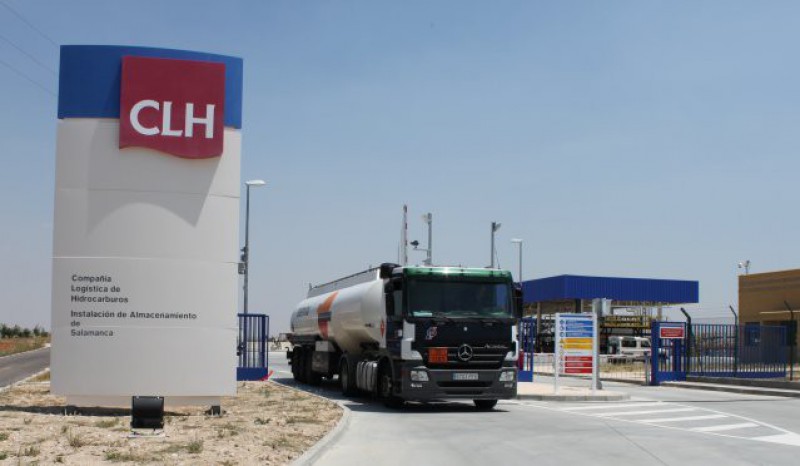 En total, las salidas de productos petrolferos desde las instalaciones de CLH al mercado espaol ascendieron a cerca de 3...