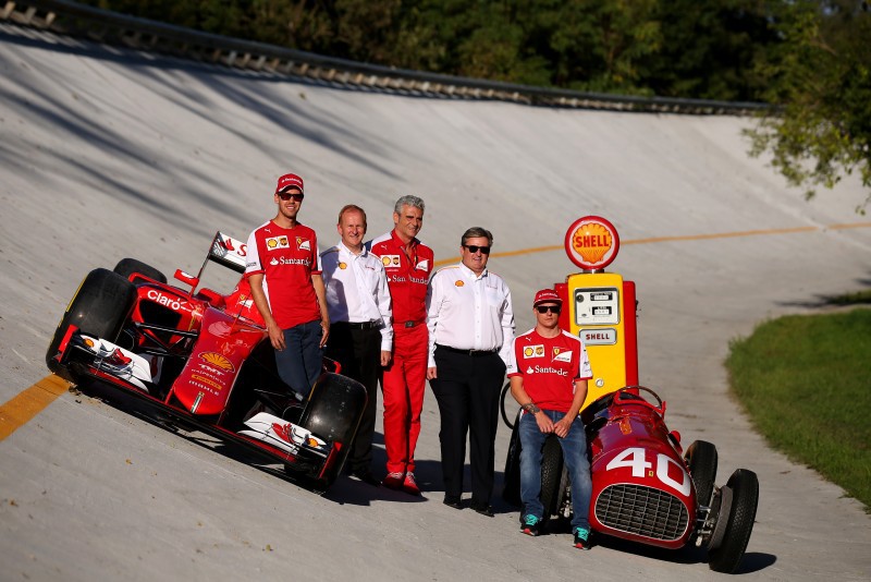 Sebastian Vettel y Kimi Raikkonen han llevado en sus coches hasta cinco formulaciones distintas del carburante Shell V-Power...