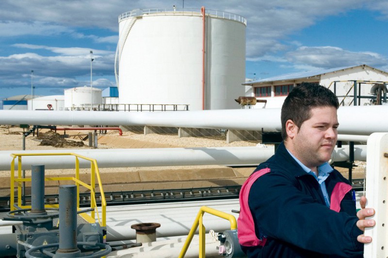 Las instalaciones de CLH en Huelva tienen una capacidad de almacenamiento cercana a los 560.000 metros cbicos de productos petrolferos...