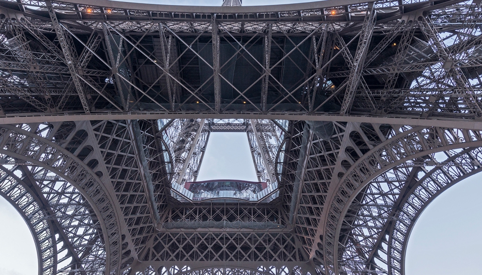Intervencin de Bellapart en la Torre Eiffel, en Pars