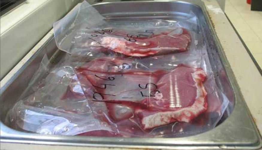 Foto 10. Coccin de los filetes de lomo para la determinacin de la resistencia al corte y de las prdidas de agua por coccin...