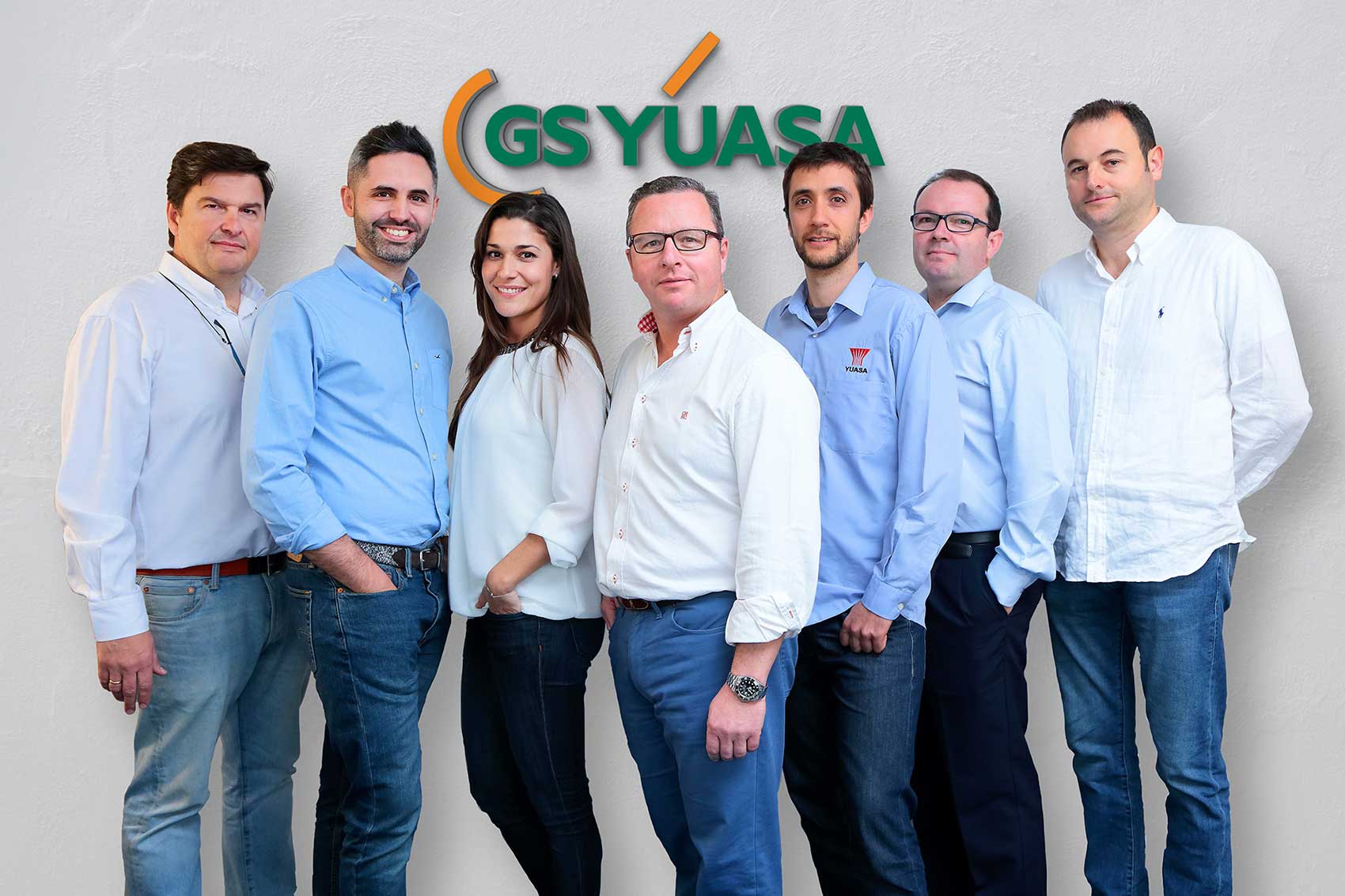Imagen de grupo de las nuevas incorporaciones al equipo humano de Yuasa durante 2017