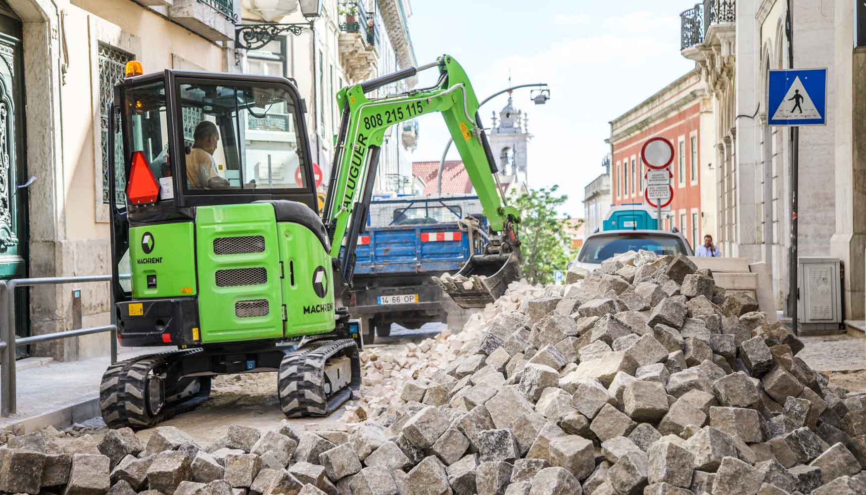 Una de las miniexcavadoras Hitachi incorporadas recientemente por Machrent